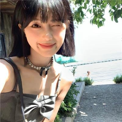 多年后的全家福封面